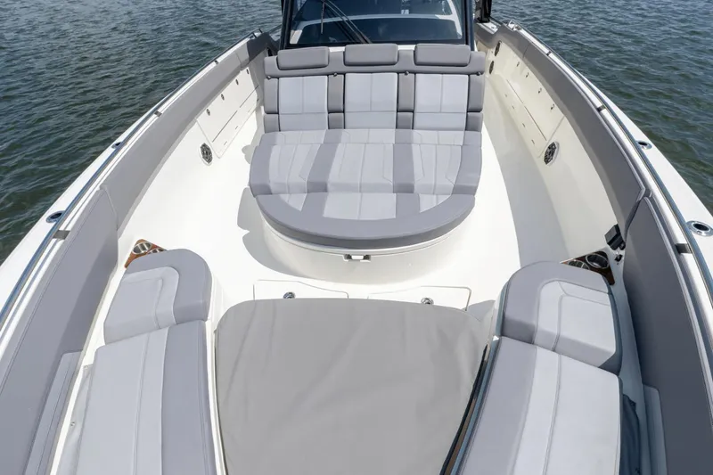 Slide: The Image of Boston Whaler 420 Outrage 2023 - 25