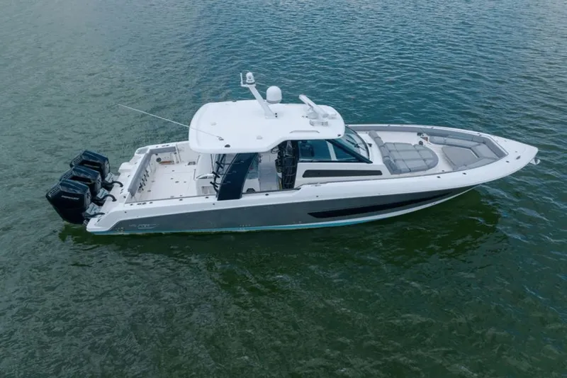 Slide: The Image of Boston Whaler 420 Outrage 2023 - 3