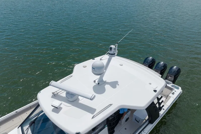 Slide: The Image of Boston Whaler 420 Outrage 2023 - 4