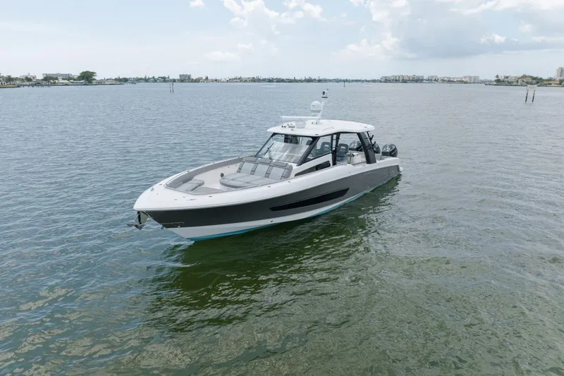 Slide: The Image of Boston Whaler 420 Outrage 2023 - 8