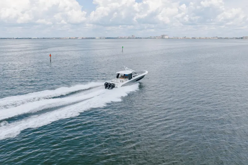 Slide: The Image of Boston Whaler 420 Outrage 2023 - 9
