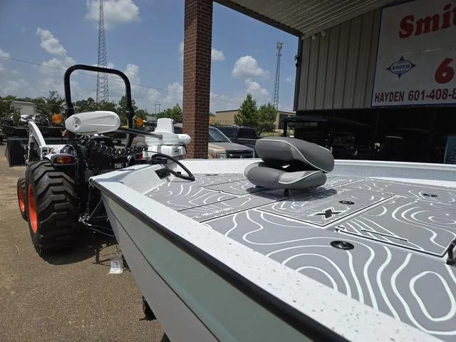 Slide: The Image of Xpress X23B Lounge 2025 - 15