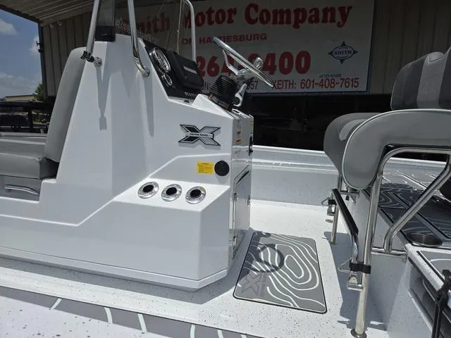 Slide: The Image of Xpress X23B Lounge 2025 - 16