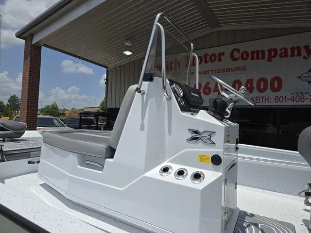 Slide: The Image of Xpress X23B Lounge 2025 - 18