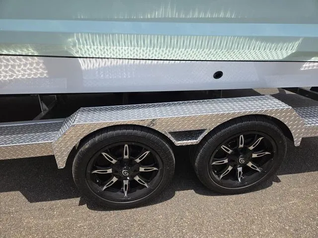 Slide: The Image of Xpress X23B Lounge 2025 - 4