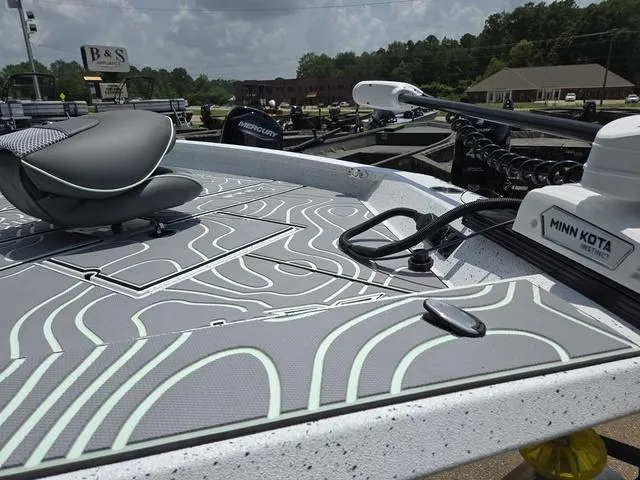 Slide: The Image of Xpress X23B Lounge 2025 - 6