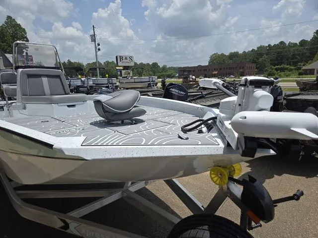 Slide: The Image of Xpress X23B Lounge 2025 - 9