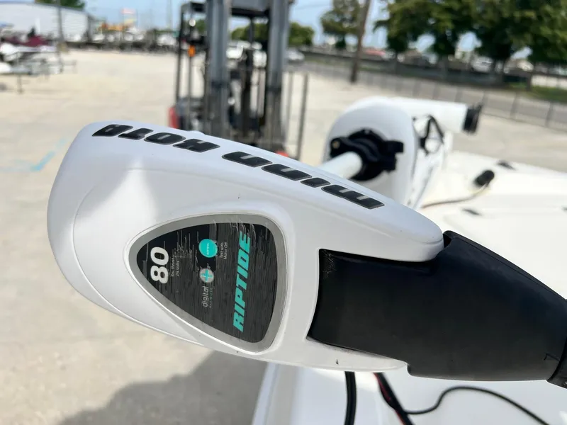 Slide: The Image of Minn Kota Riptide 80 trolling motor on 2009 Triton 220 LTS boat. - 17