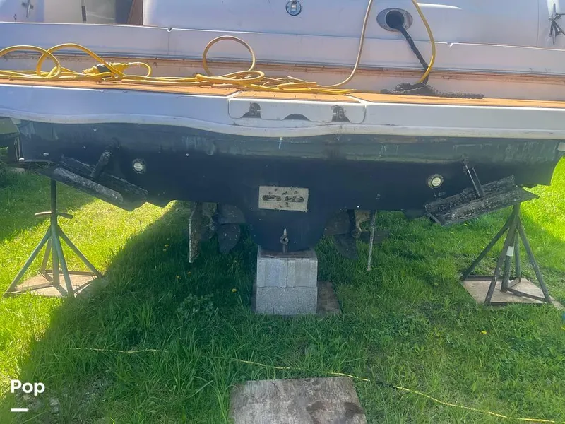 Slide: The Image of 2000 Sea Ray 410 Sundancer for sale in Sodus Point, NY - 23