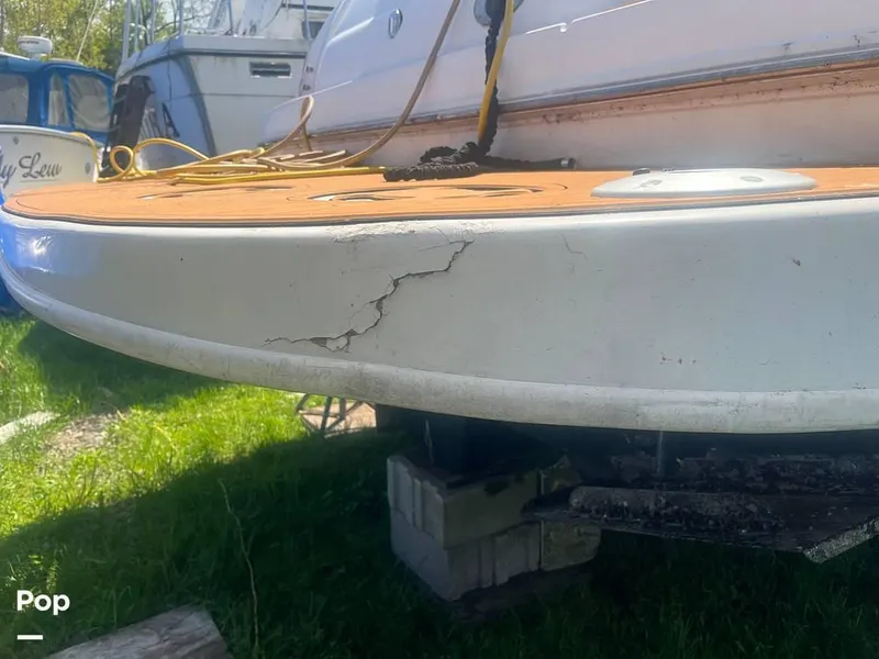 Slide: The Image of 2000 Sea Ray 410 Sundancer for sale in Sodus Point, NY - 29