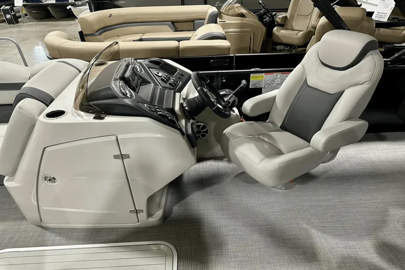 Slide: The Image of Captain's seat and console of 2025 Sylvan L-5 boat, featuring modern design and controls. - 15
