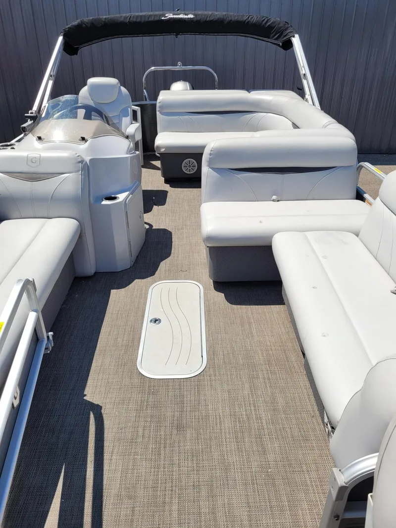 Slide: The Image of 2018 Sweetwater SW2286BF pontoon boat interior with spacious seating and modern design. - 10