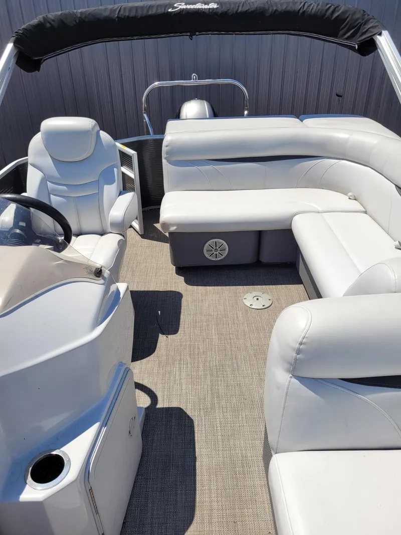 Slide: The Image of 2018 Sweetwater SW2286BF pontoon boat interior with white seating and steering console. - 13