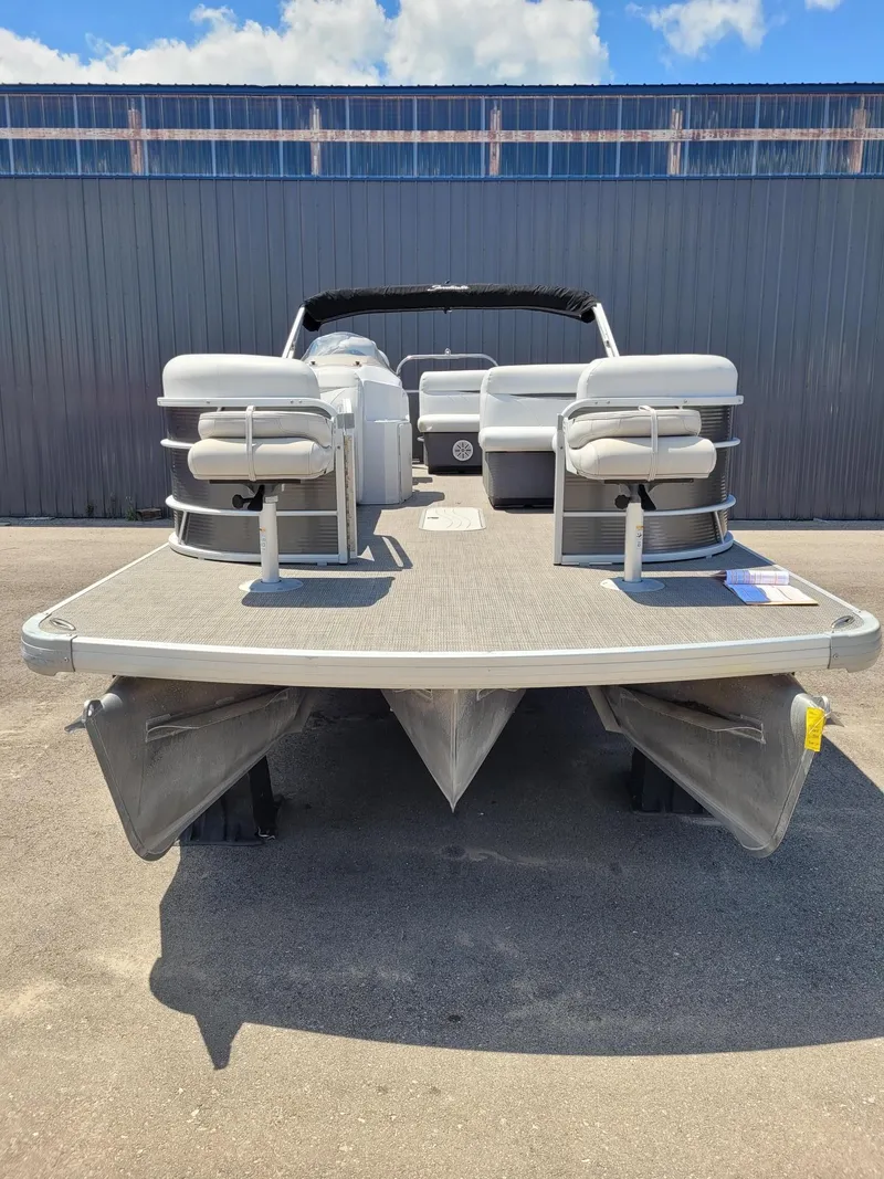 Slide: The Image of 2018 Sweetwater SW2286BF pontoon boat with seating, parked outdoors. - 4
