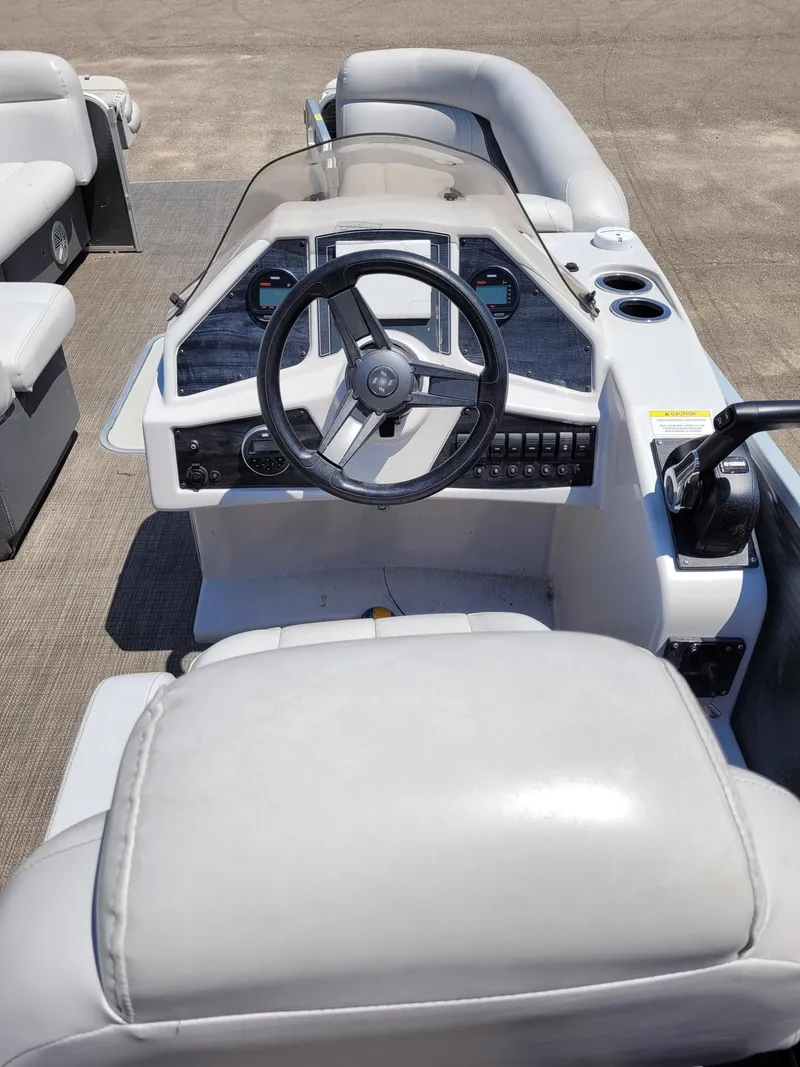 Slide: The Image of 2018 Sweetwater SW2286BF boat cockpit with steering wheel and controls. - 6