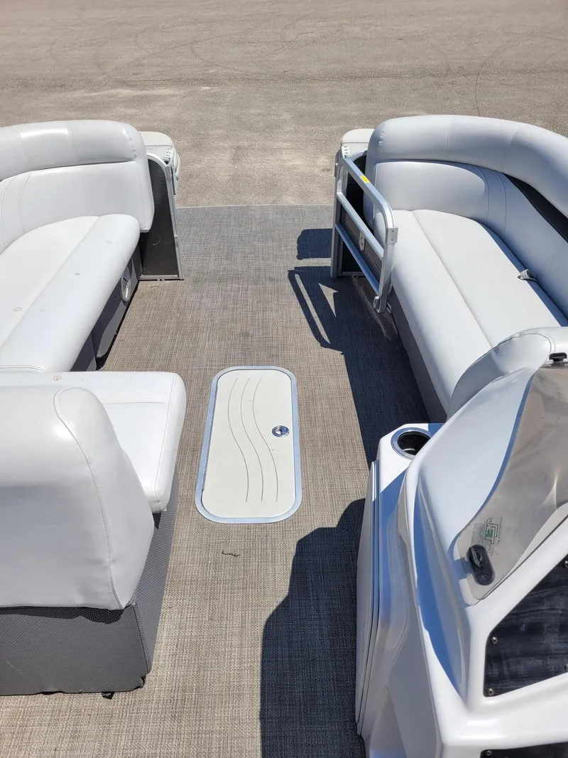 Slide: The Image of 2018 Sweetwater SW2286BF pontoon boat interior with white seating and gray flooring. - 7