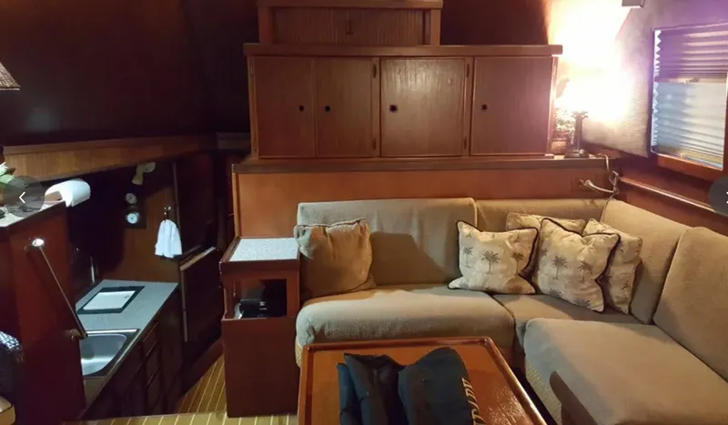 Slide: The Image of Hatteras 45 Convertible 1986 - 3