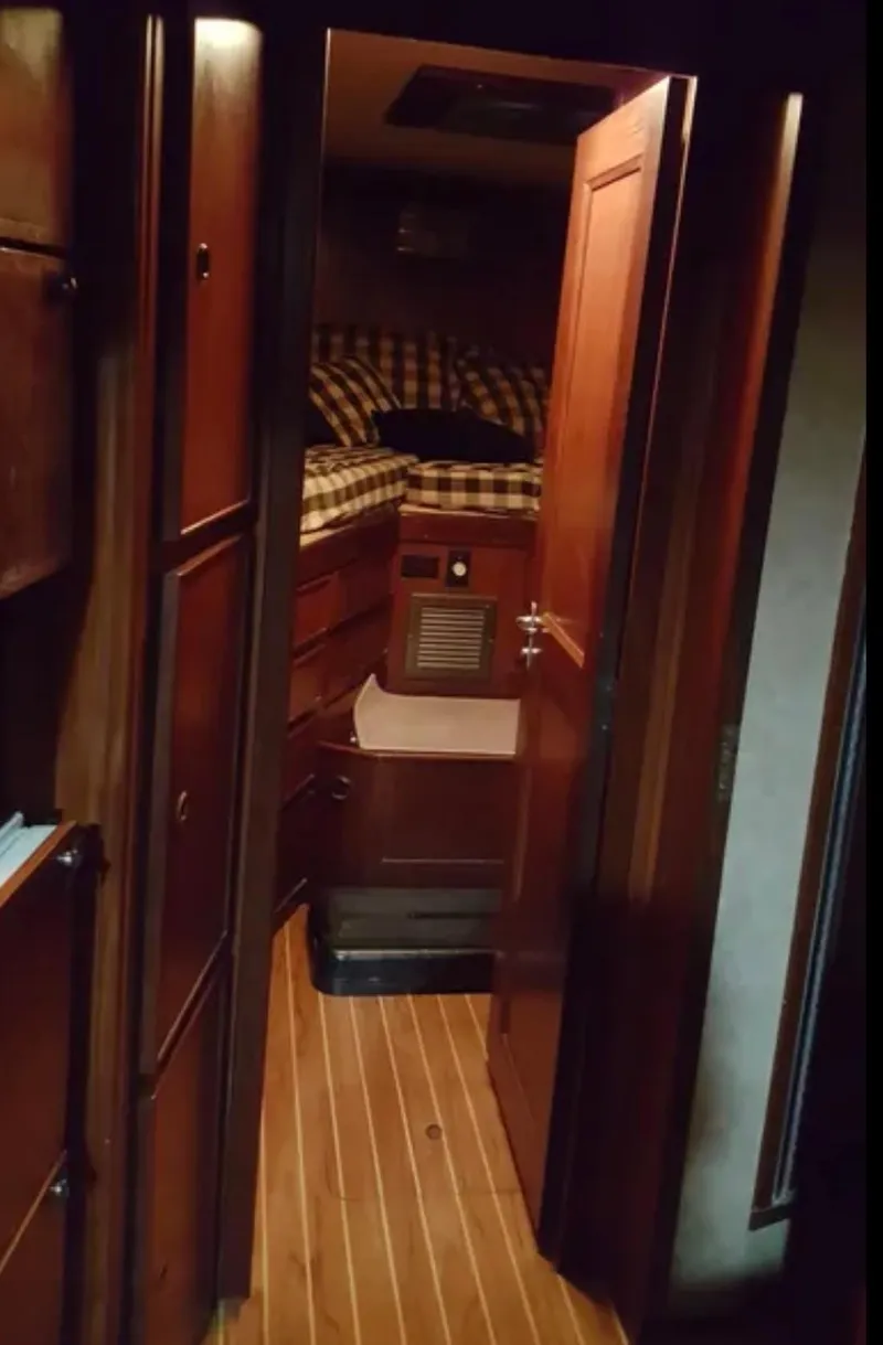 Slide: The Image of Hatteras 45 Convertible 1986 - 5