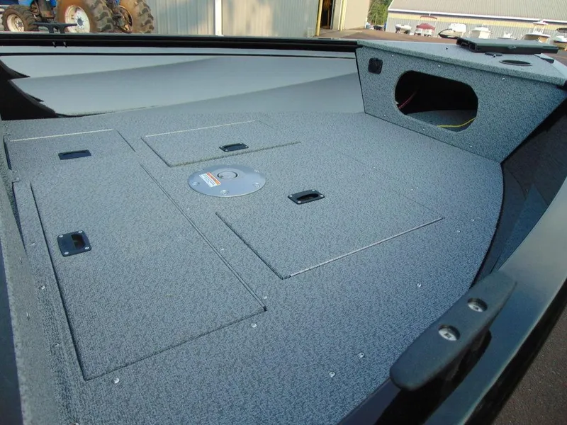 Slide: The Image of Crestliner 1650 Kodiak Walk Through 2025 - 10