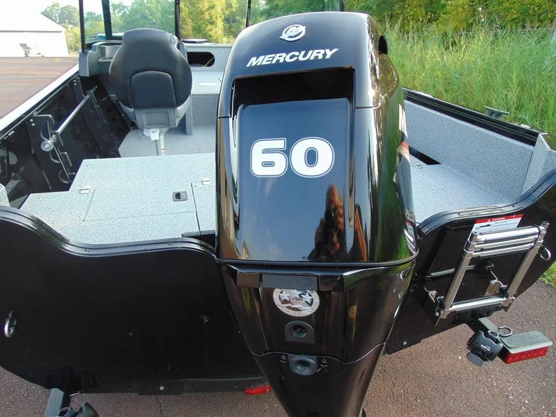 Slide: The Image of Crestliner 1650 Kodiak Walk Through 2025 - 12