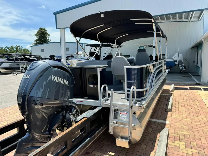 Slide: The Image of 2025 Bennington 22ss-sps pontoon boat with Yamaha engine, parked outdoors. - 4