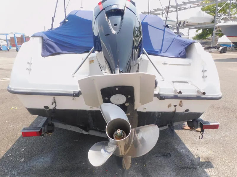 Slide: The Image of 2004 Boston Whaler Ventura 180 boat with outboard motor, rear view. - 3