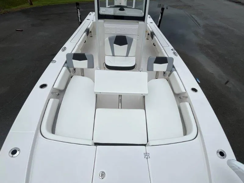 Slide: The Image of Robalo 246 Cayman 2025 - 100