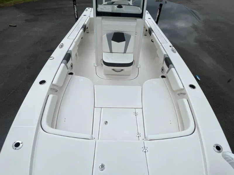 Slide: The Image of Robalo 246 Cayman 2025 - 113