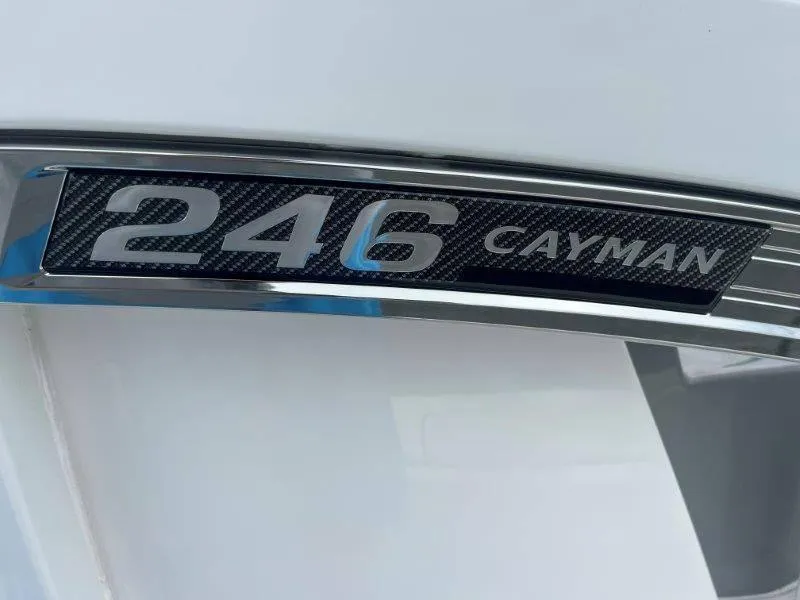 Slide: The Image of Robalo 246 Cayman 2025 - 19
