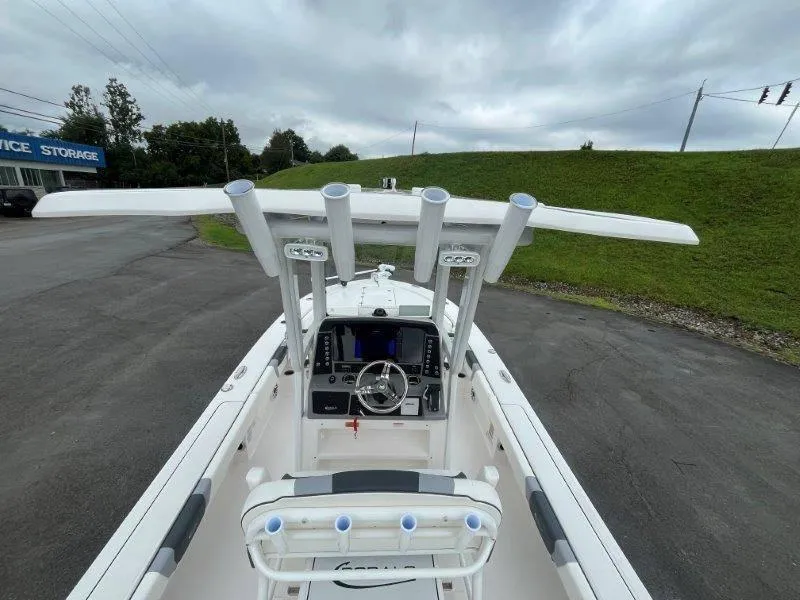 Slide: The Image of Robalo 246 Cayman 2025 - 20