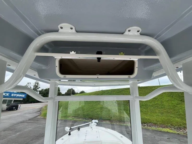 Slide: The Image of Robalo 246 Cayman 2025 - 25