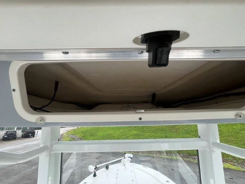 Slide: The Image of Robalo 246 Cayman 2025 - 26