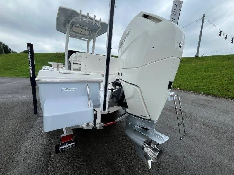 Slide: The Image of Robalo 246 Cayman 2025 - 27