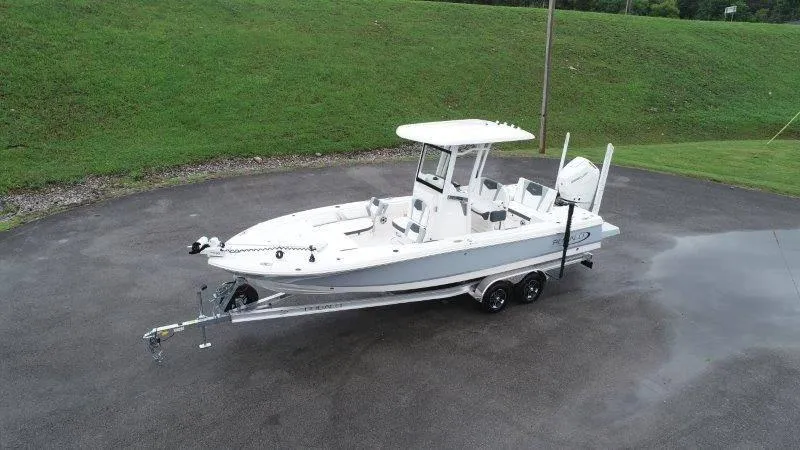 Slide: The Image of Robalo 246 Cayman 2025 - 3