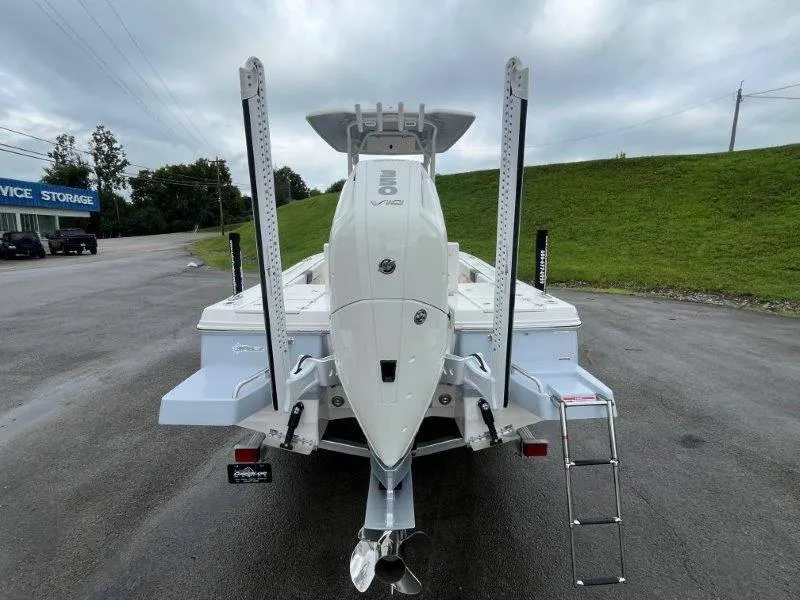 Slide: The Image of Robalo 246 Cayman 2025 - 31