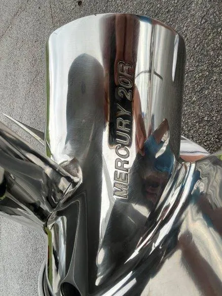 Slide: The Image of Robalo 246 Cayman 2025 - 32