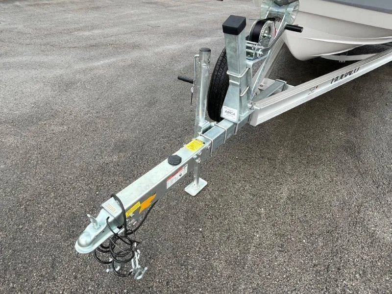 Slide: The Image of Robalo 246 Cayman 2025 - 40