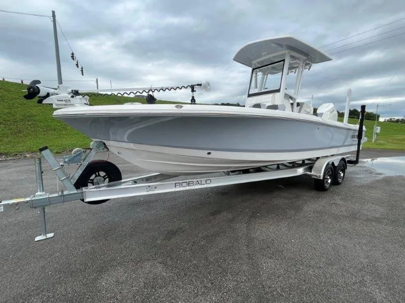 Slide: The Image of Robalo 246 Cayman 2025 - 43