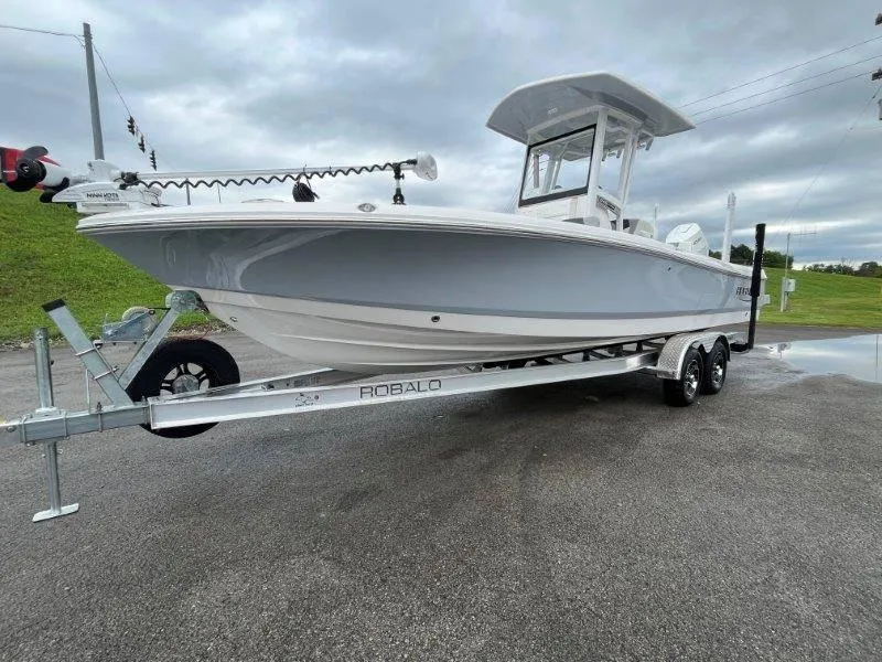 Slide: The Image of Robalo 246 Cayman 2025 - 54