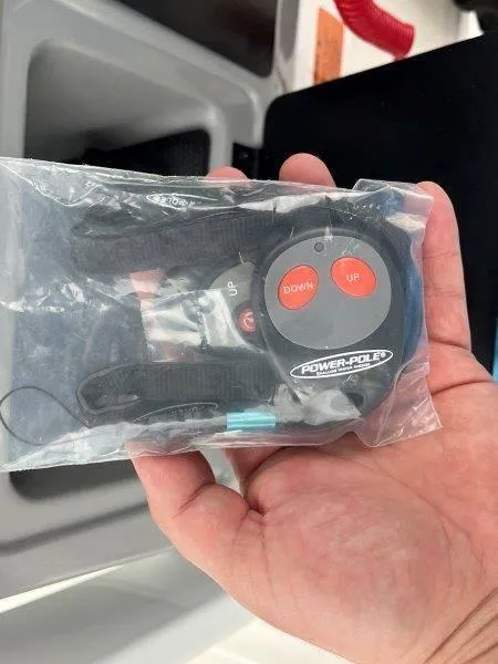 Slide: The Image of Robalo 246 Cayman 2025 - 60