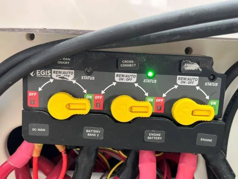 Slide: The Image of Robalo 246 Cayman 2025 - 63