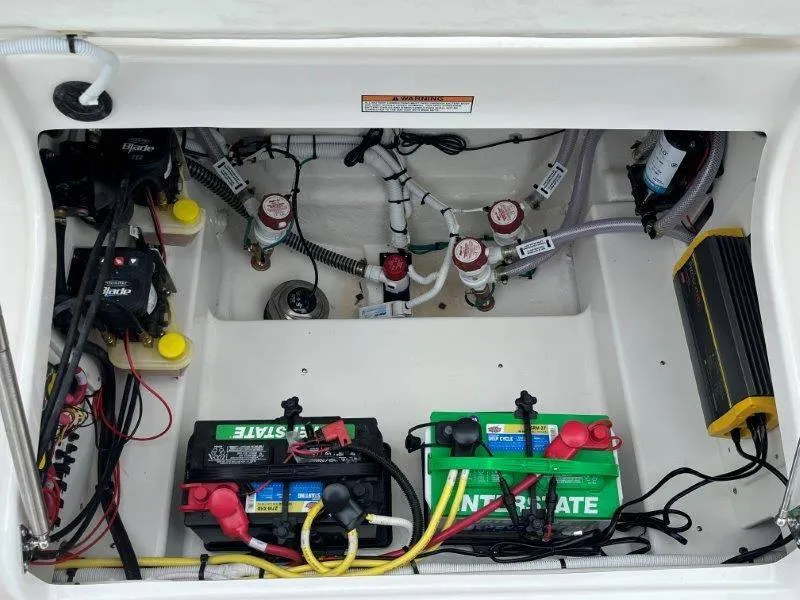 Slide: The Image of Robalo 246 Cayman 2025 - 66