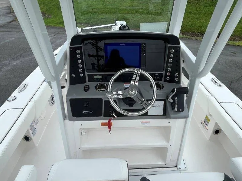 Slide: The Image of Robalo 246 Cayman 2025 - 83