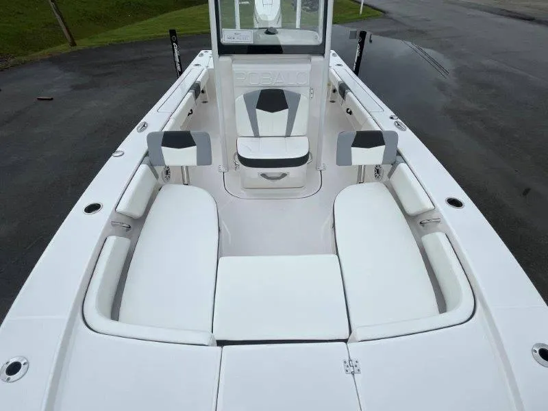 Slide: The Image of Robalo 246 Cayman 2025 - 88