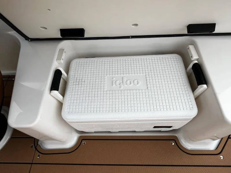 Slide: The Image of White Igloo cooler on 2025 Chaparral 287 SSX boat deck. - 43