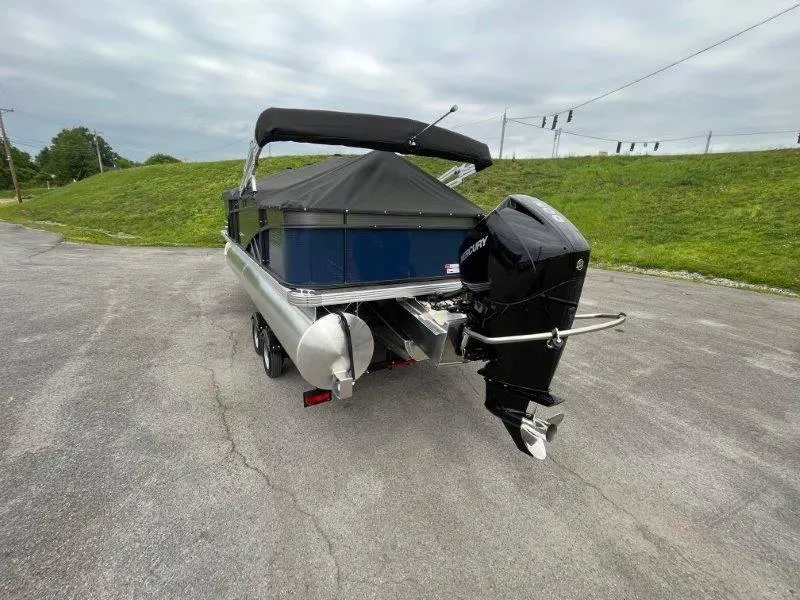 Slide: The Image of Crest Classic Fish 220 SF 2023 - 100