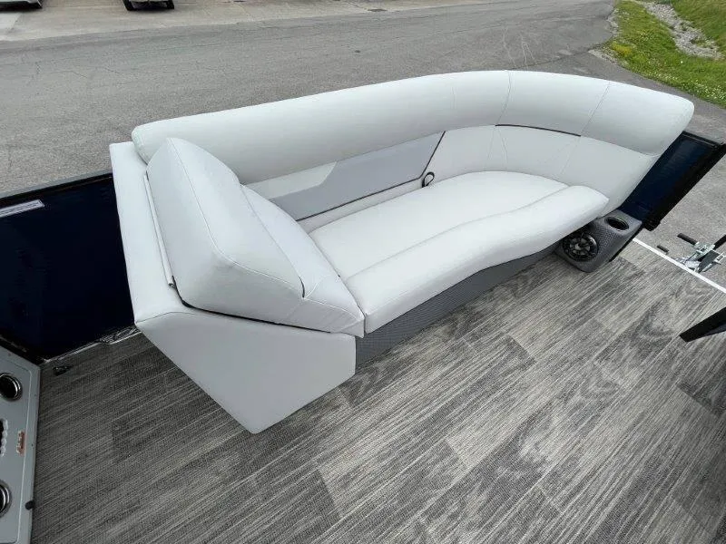 Slide: The Image of Crest Classic Fish 220 SF 2023 - 55