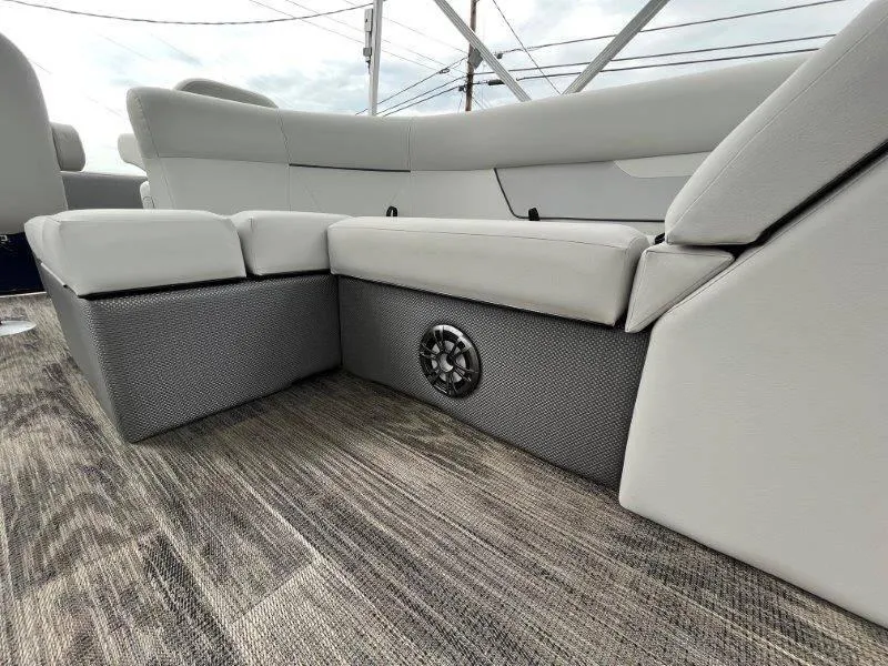 Slide: The Image of Crest Classic Fish 220 SF 2023 - 57