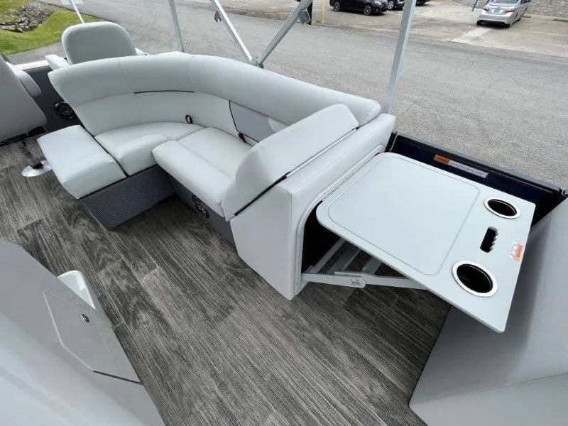 Slide: The Image of Crest Classic Fish 220 SF 2023 - 59