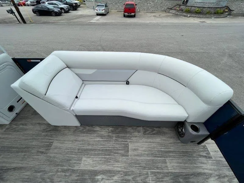 Slide: The Image of Crest Classic Fish 220 SF 2023 - 61